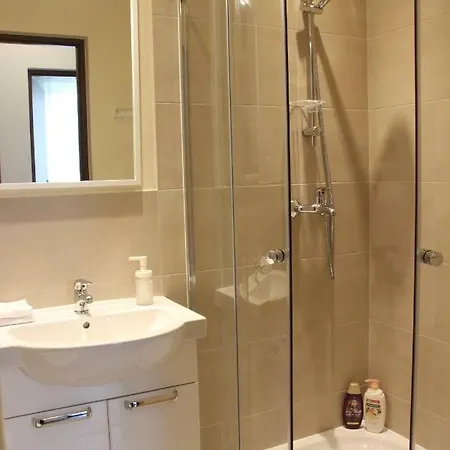 Kwatera prywatna Fredry 8 *
